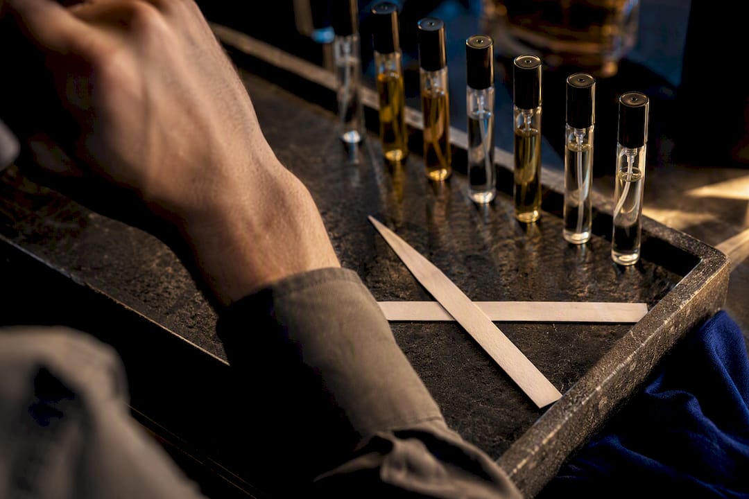 Anonymous fragrance decants and scent blotters